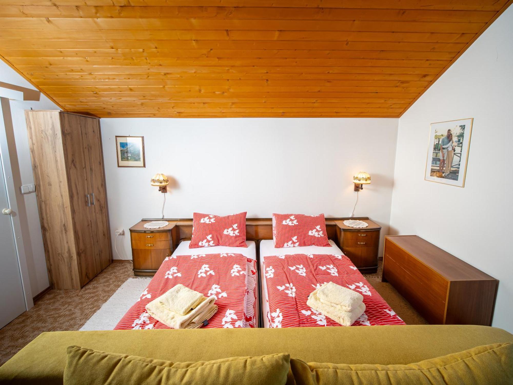 Clematis Homestay *